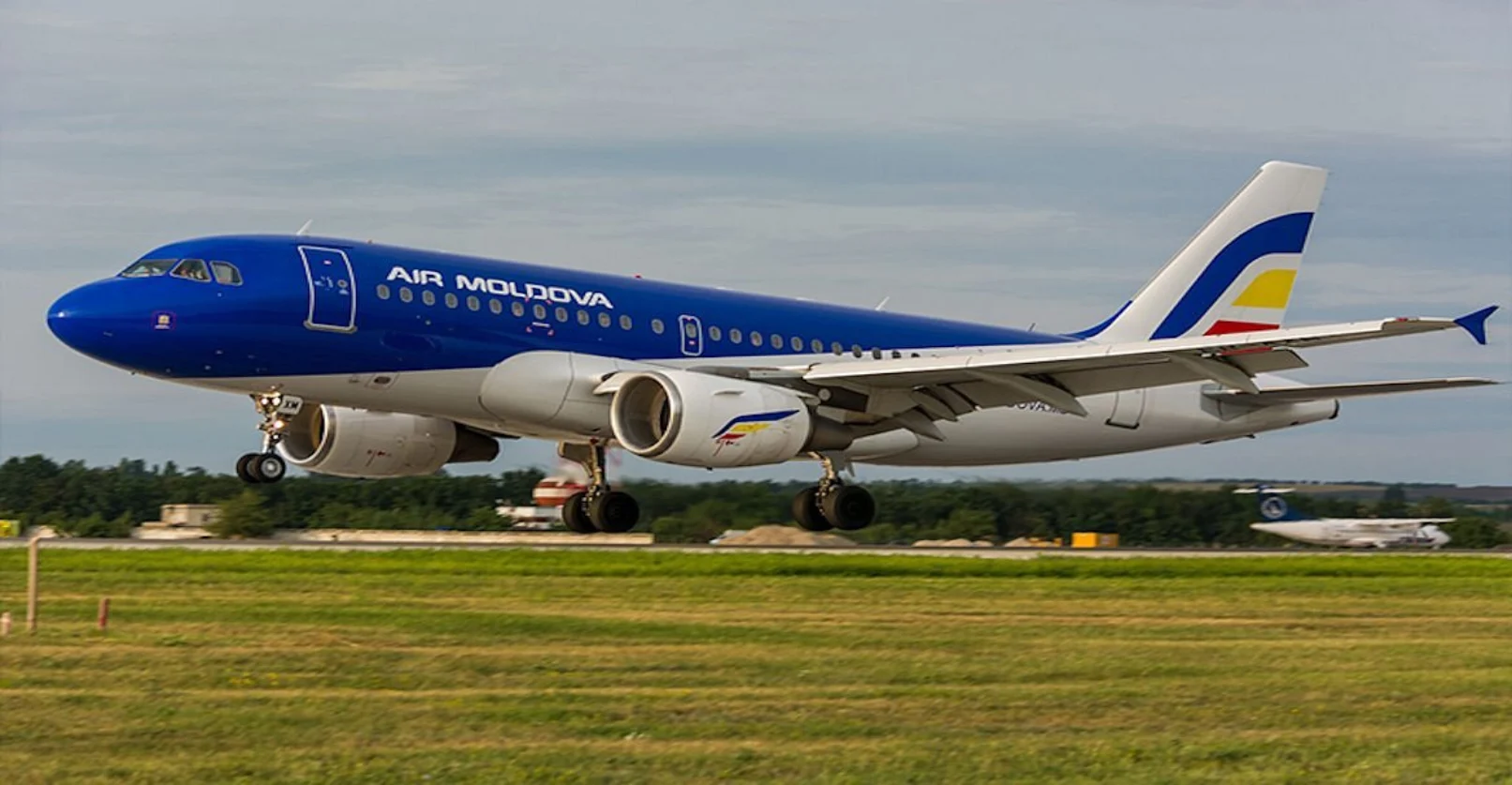 Air Moldova Larnaca Aircraft Photo