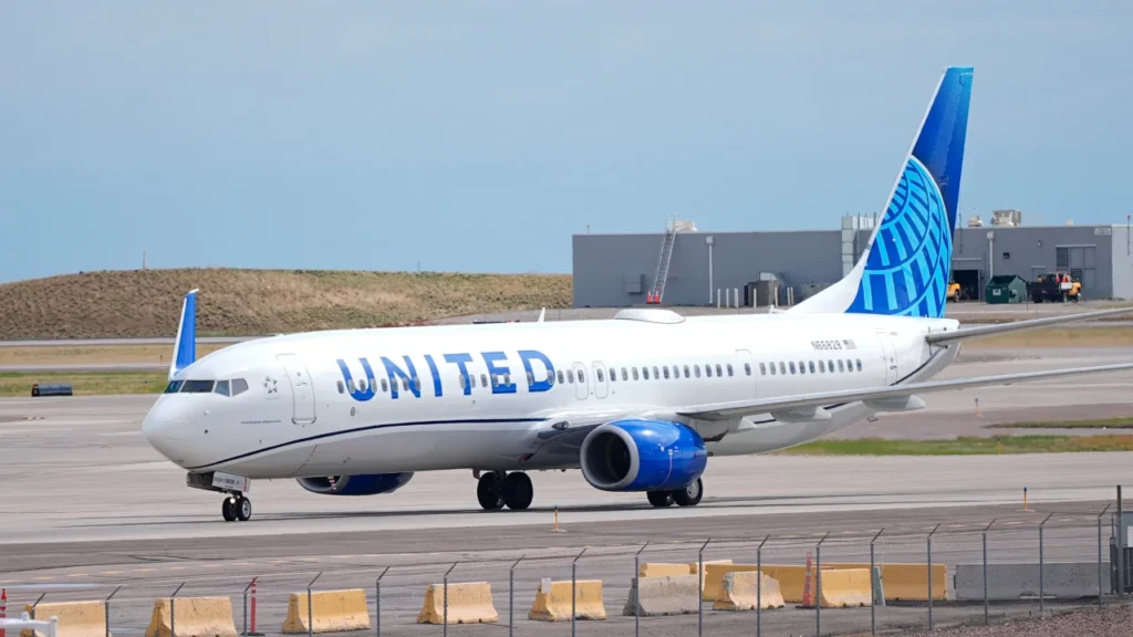 United plane image, leading choice for Europe flights from USA