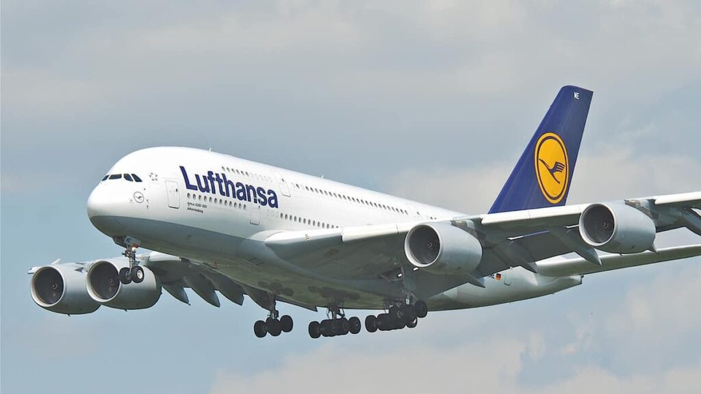 Lufthansa Airlines Lyon Aircraft Photo